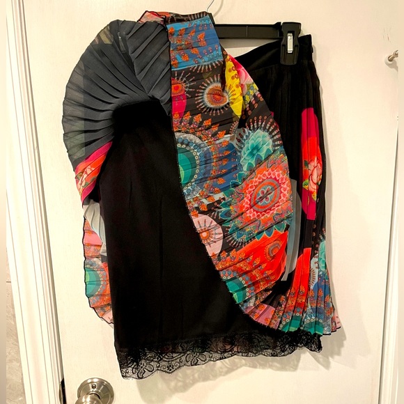 Desigual Pleated Hutton Skirt with Lace - LIKE NEW - Picture 10 of 11